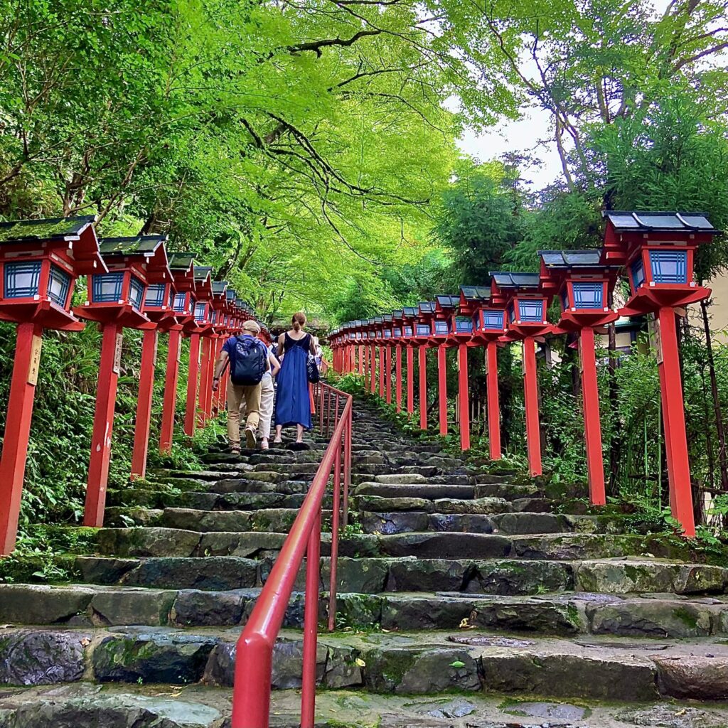 貴船神社 鳥居 参道 階段 灯篭 夏