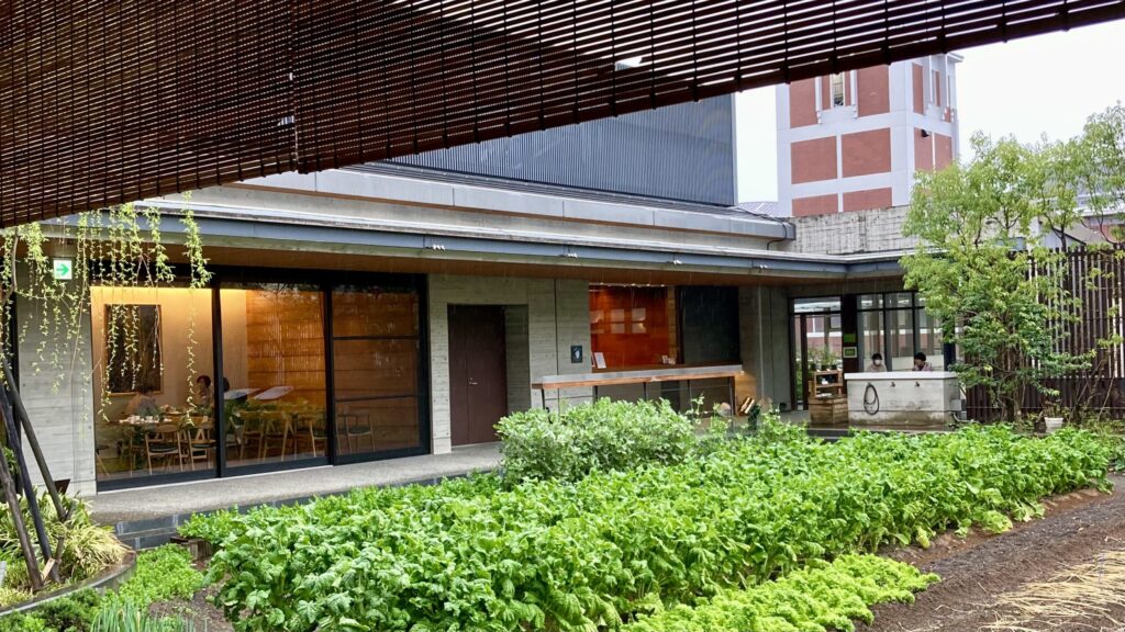 京都八百一本館 屋上 六角農場 菜園