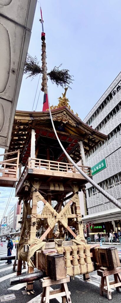 祇園祭 宵山 長刀鉾 解体 骨組み 祭りのあと 全景